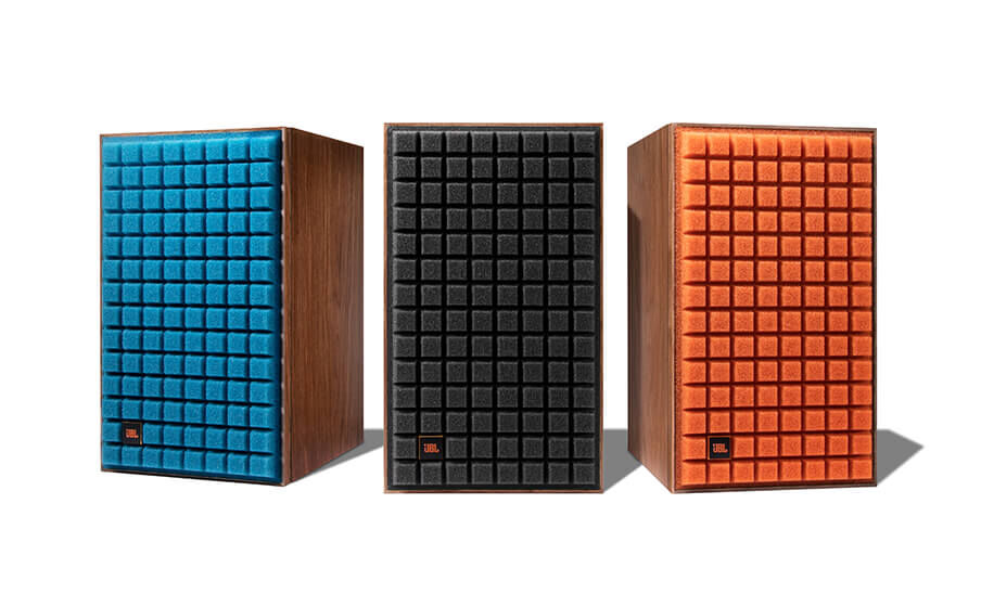 L52 Classic Design rétro avec le style emblématique de JBL et la grille en mousse Quadrex vintage dans un choix de trois couleurs : noir, orange brûlée et bleu foncé - Image