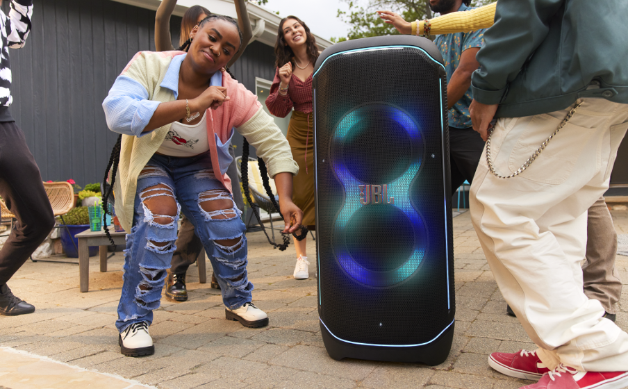 JBL PartyBox Ultimate Imposante enceinte pour de soirée, avec un son