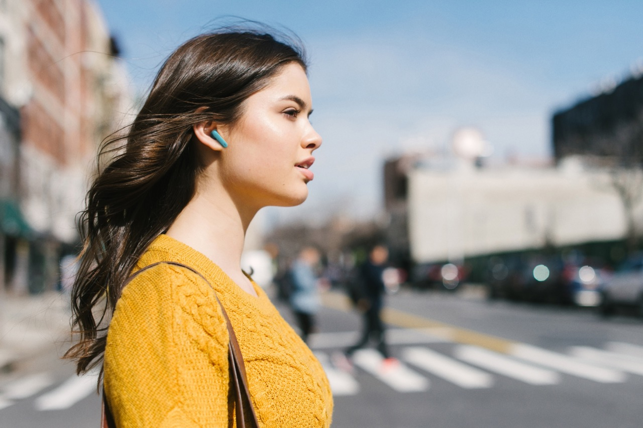 JBL Wave Flex, Wireless In-Ear Earbuds with IP54 and IPX2 Waterproof, TalkThru and AmbientAware Technology and 32 Hours Battery Life in Black